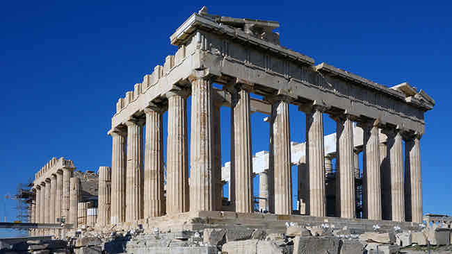 <p>What does the inner ionic frieze depict </p>