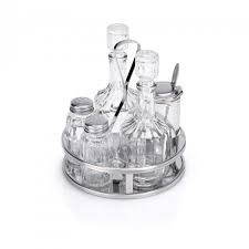 <p>ein kleines Gestell für Salz, Pfeffer, Essig und Öl</p>