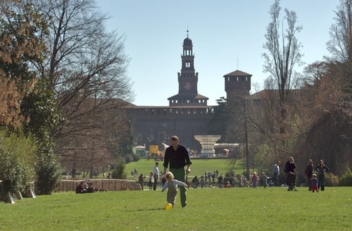 <p>We (m/m) play volleyball.</p>