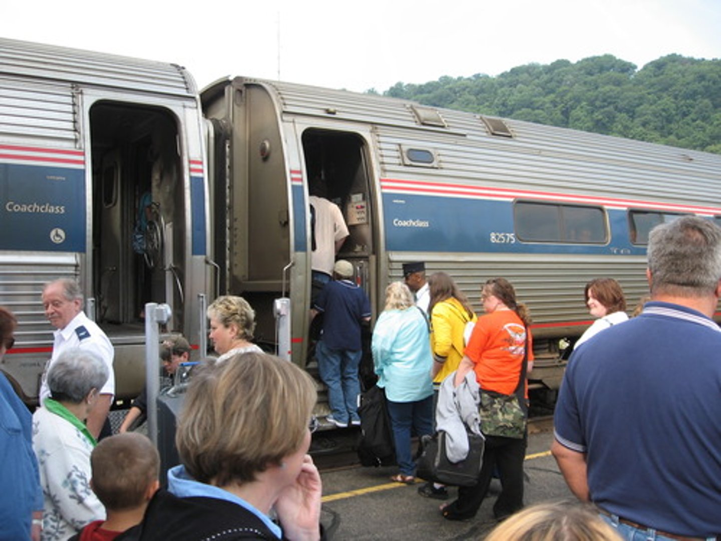 <p>to go up, to go on</p>