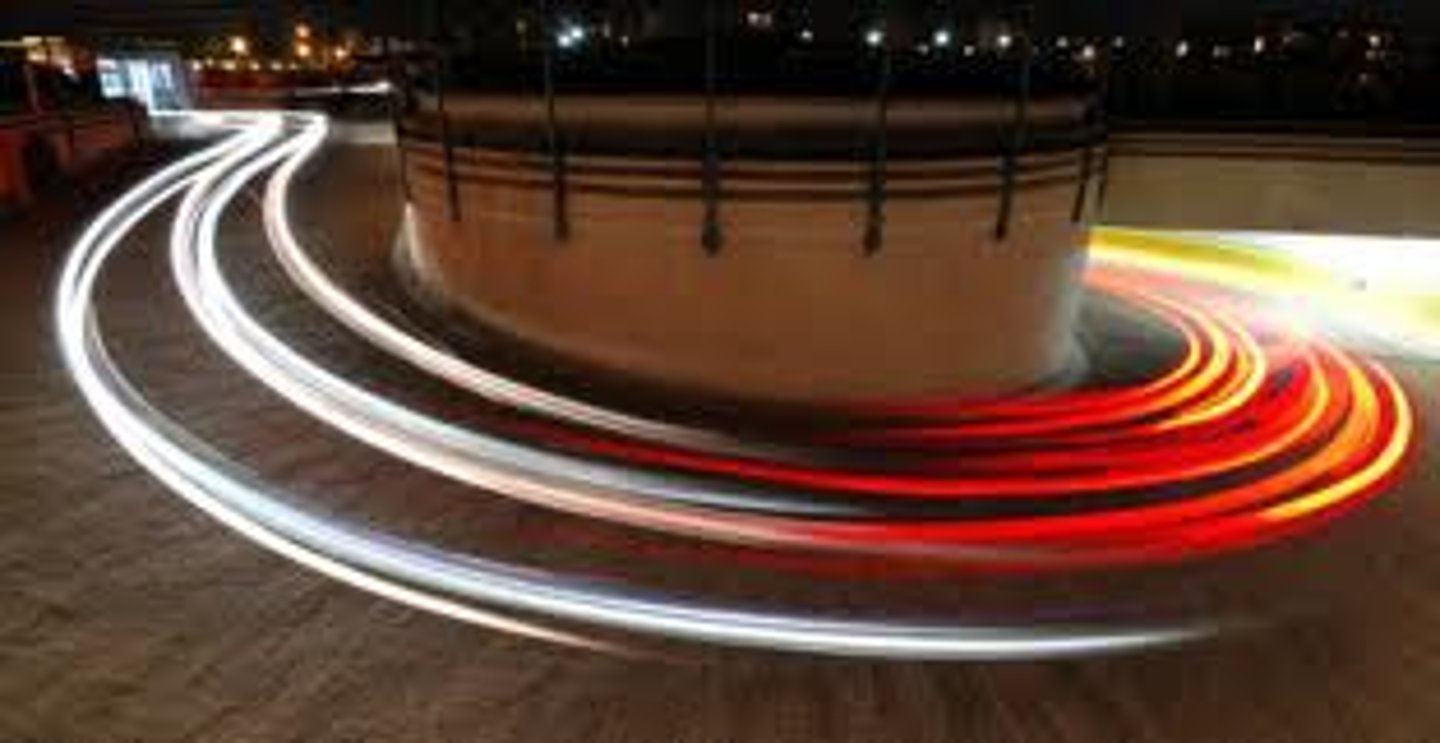 <p>Nhịp sống nhanh.</p><p></p><p>Example: I enjoy a fast-paced lifestyle.</p><p>Nghĩa: Tôi thích lối sống nhịp độ nhanh.</p>