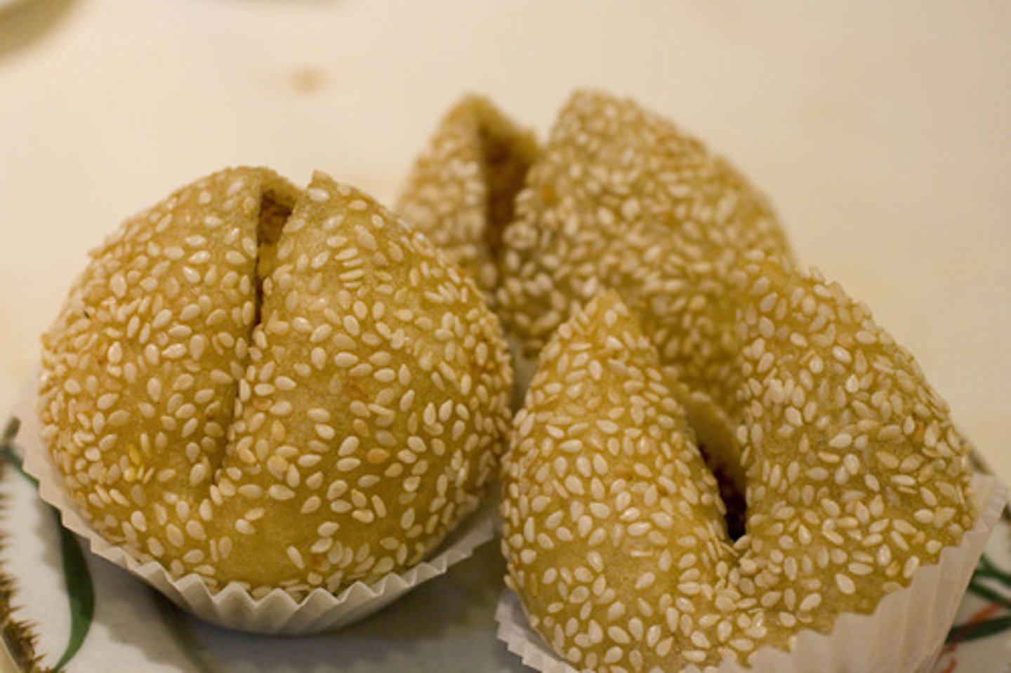 <p>shāo bǐng - baked sesame seed-coated cake</p>