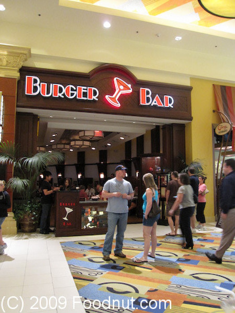 <p>/ˈbɜː.ɡər bɑːr/ (n) Quán bánh burger fast food shop</p><p>go to a burger bar, order from a burger bar</p><p>We had lunch at a burger bar downtown.</p>