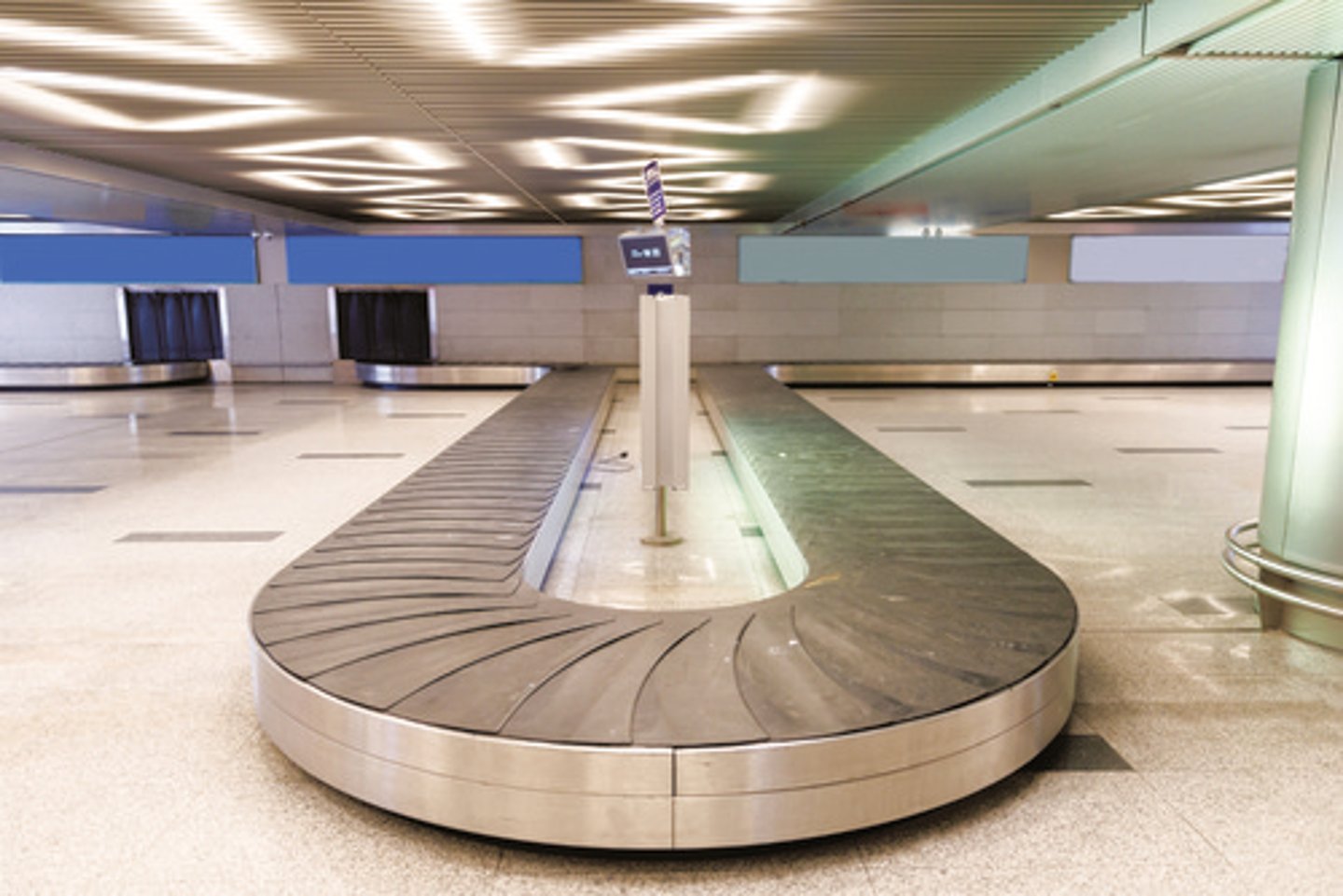 <p>baggage reclaim</p>