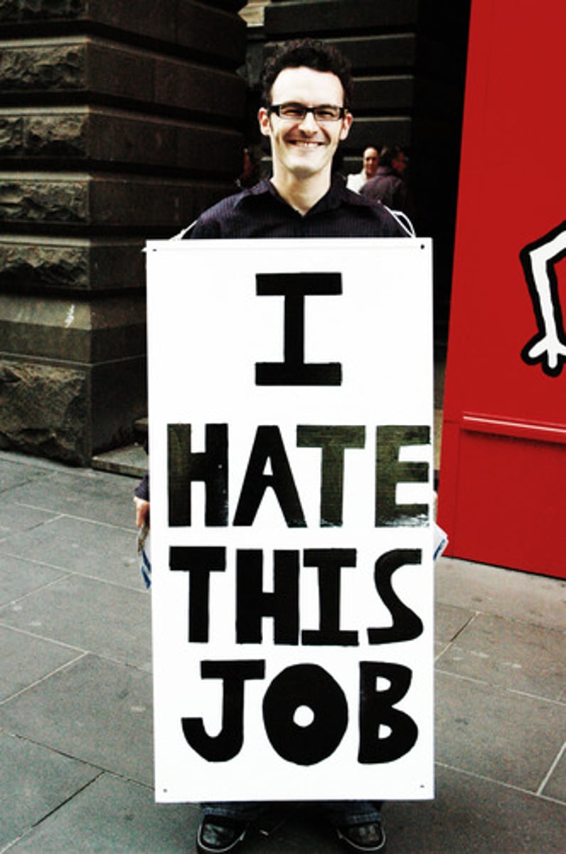 <p>to hate</p>