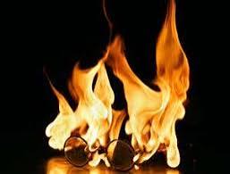 <p>(Sự) đốt cháy</p><p>Ex: Using naked flame in the lab may lead to serious combustion</p>
