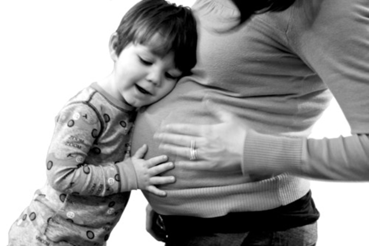 <p>(n) tình mẹ, bổn phận làm mẹ</p>