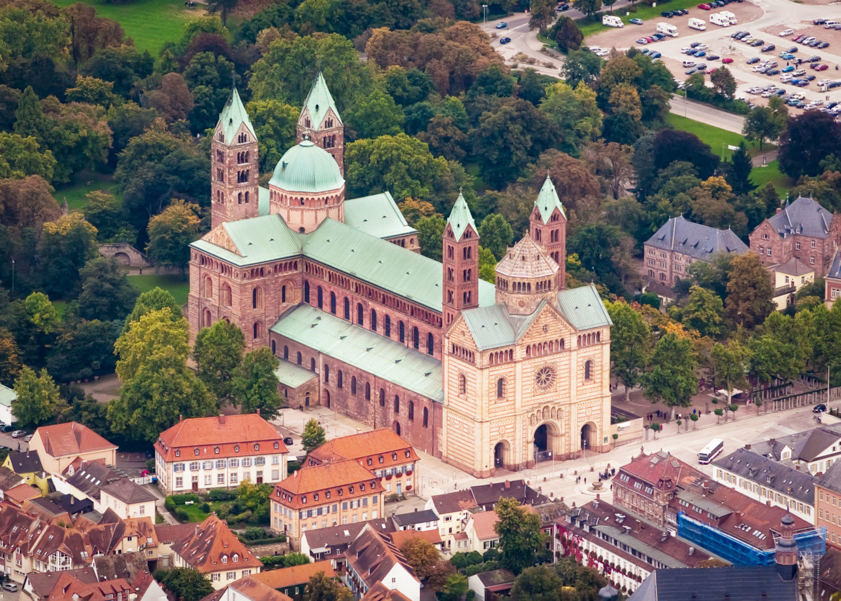 <p>cathedrale de la spire </p>