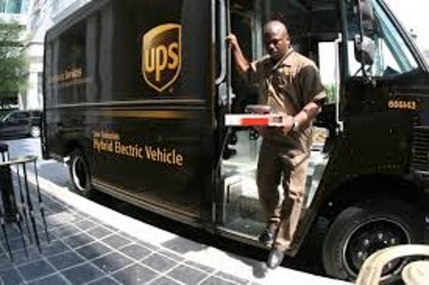 <p>delivery person</p>