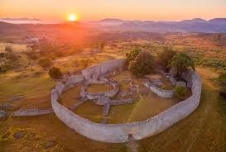 <p>14th Century<br>City of Great Zimbabwe/Modern Zimbabwe</p>