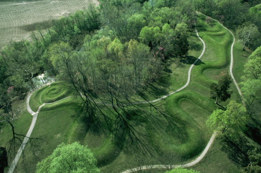 <p>156 - Great Serpent Mound. Adams County, southern Ohio. Mississippian (Eastern Woodlands). c. 1070 C.E.</p>