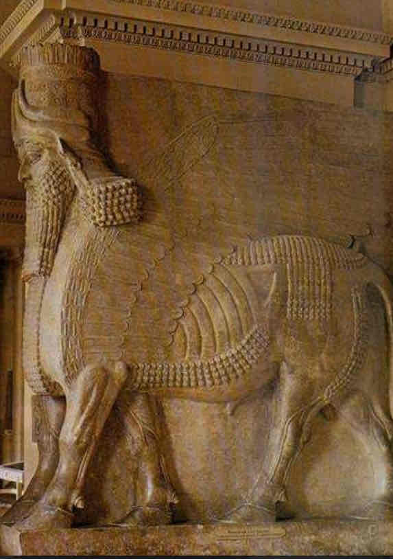 <p>Lamassu z Pałacu Sargona II</p>