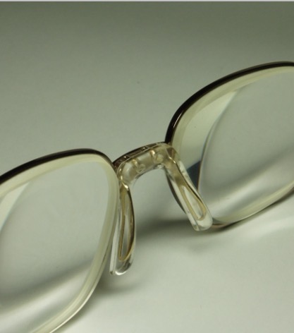 <p>The vinyl or silicone bridge attached to metal frames </p><p>It is designed to spread the weight more evenly </p>