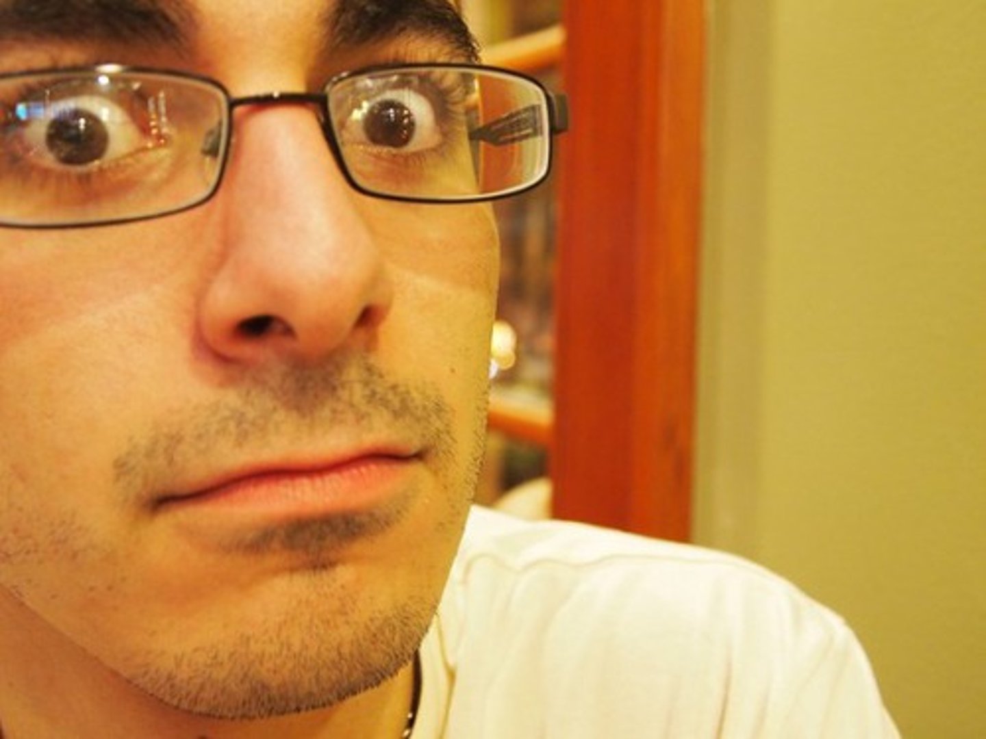 <p>a symptom of trauma or stress characterized by being abnormally alert, especially to potential threats</p>