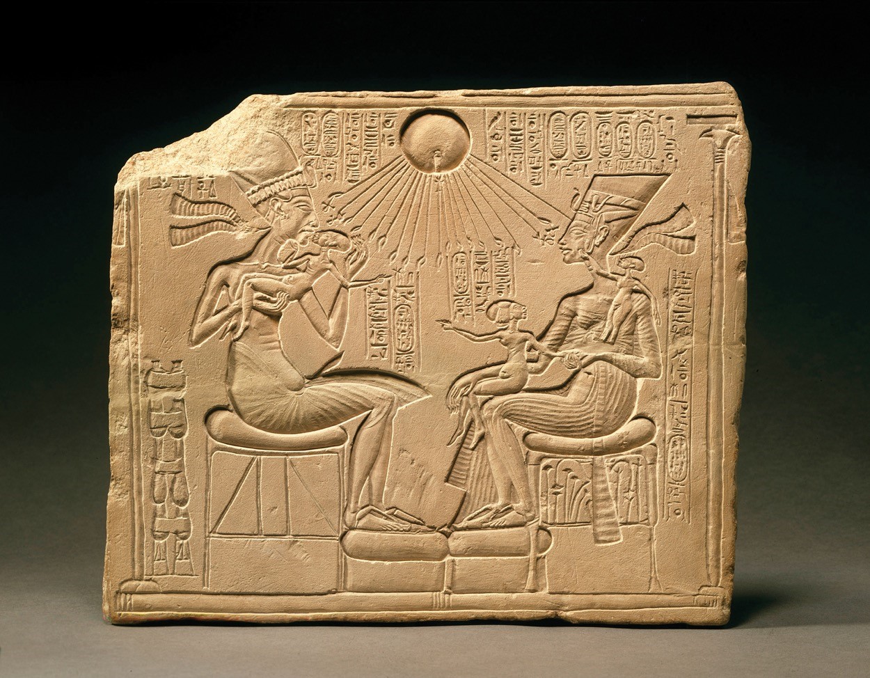 <p><strong>Akhenaton, Nefertiti, and three daughters</strong></p>