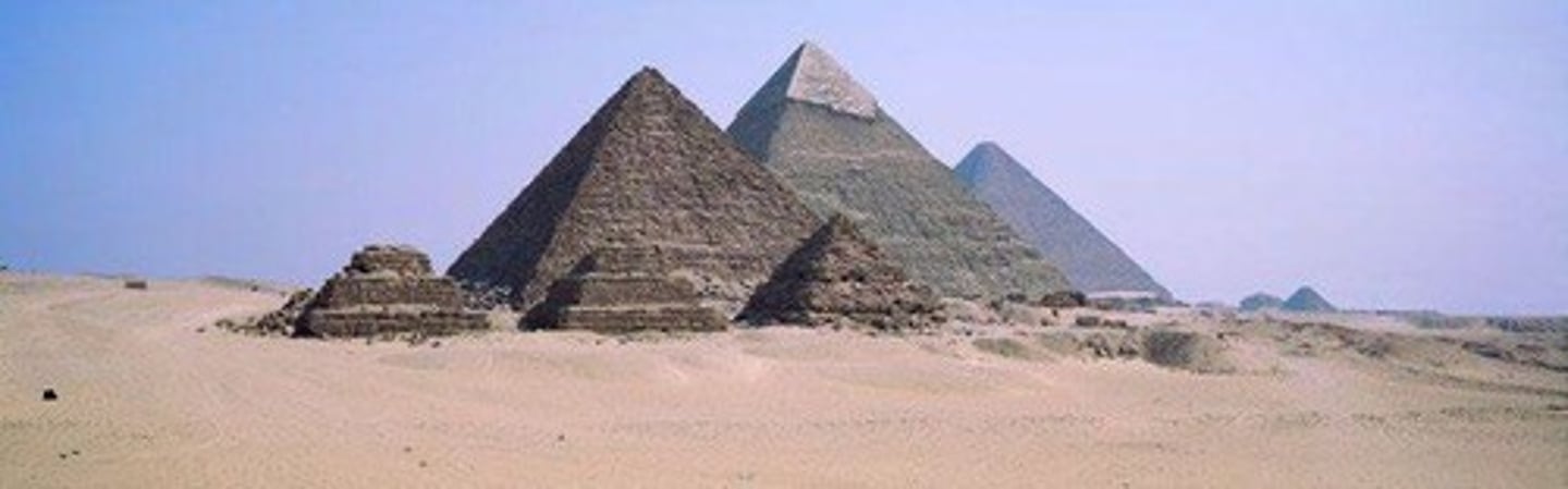 <p>Largest pyramid, built with 2.3 million limestone blocks.</p>