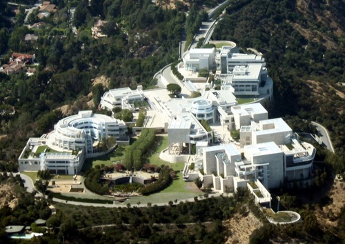 <p>Designed by Richard Meier</p>