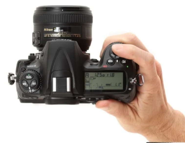 <p>f/2.8 refers to a setting in what camera mechanism? </p>