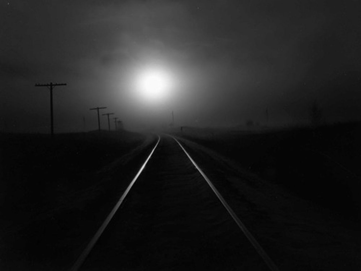 <p>oscuro, oscura</p>