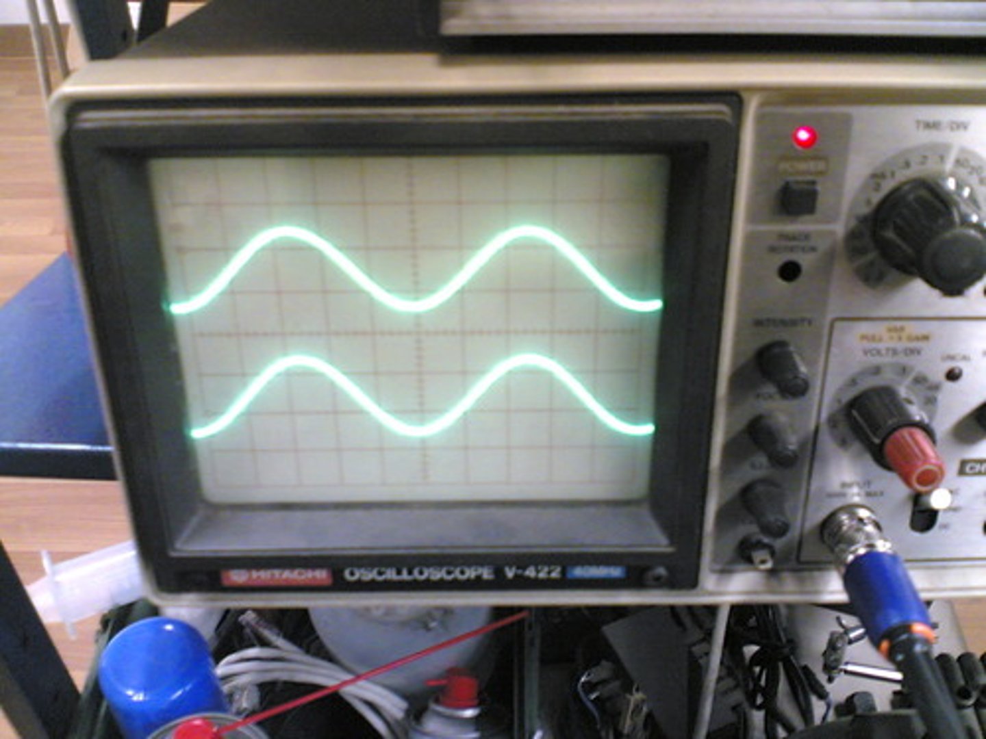 <p>a device which allows the observation of varying voltage signals over time, typically used to study alternating currents and waves.</p>