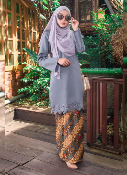 <p><strong>BAJU KURUNG</strong></p>
