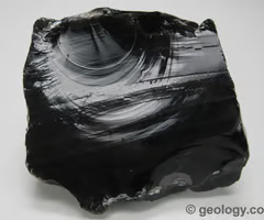<p>igneous, dominant minerals are orthoclase, quartz, plagioclase, biotite, hornblende, pyroxenes. glassy texture. black, glassy color with conchoidal fracture.</p>
