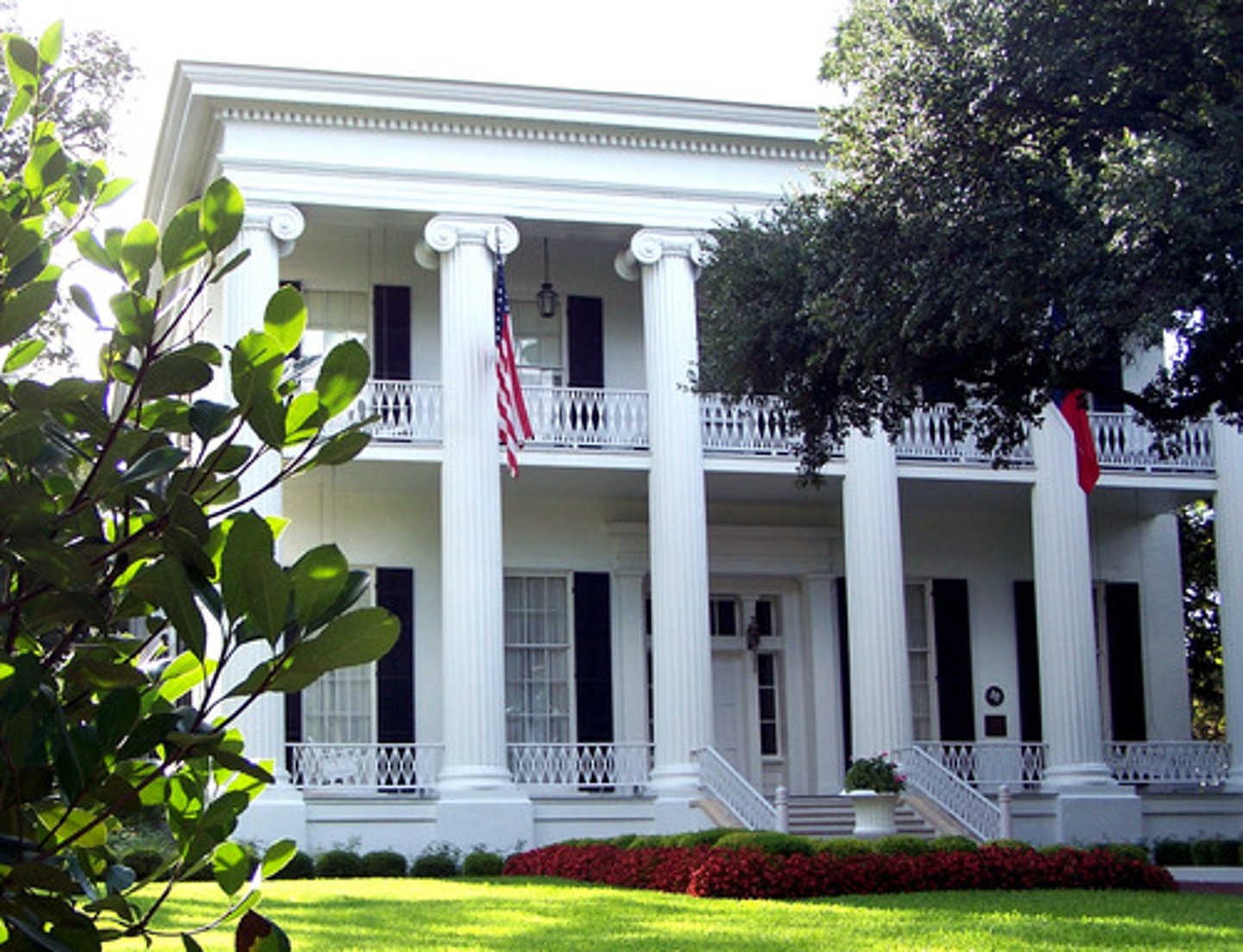 <p>Where the governor lives</p>