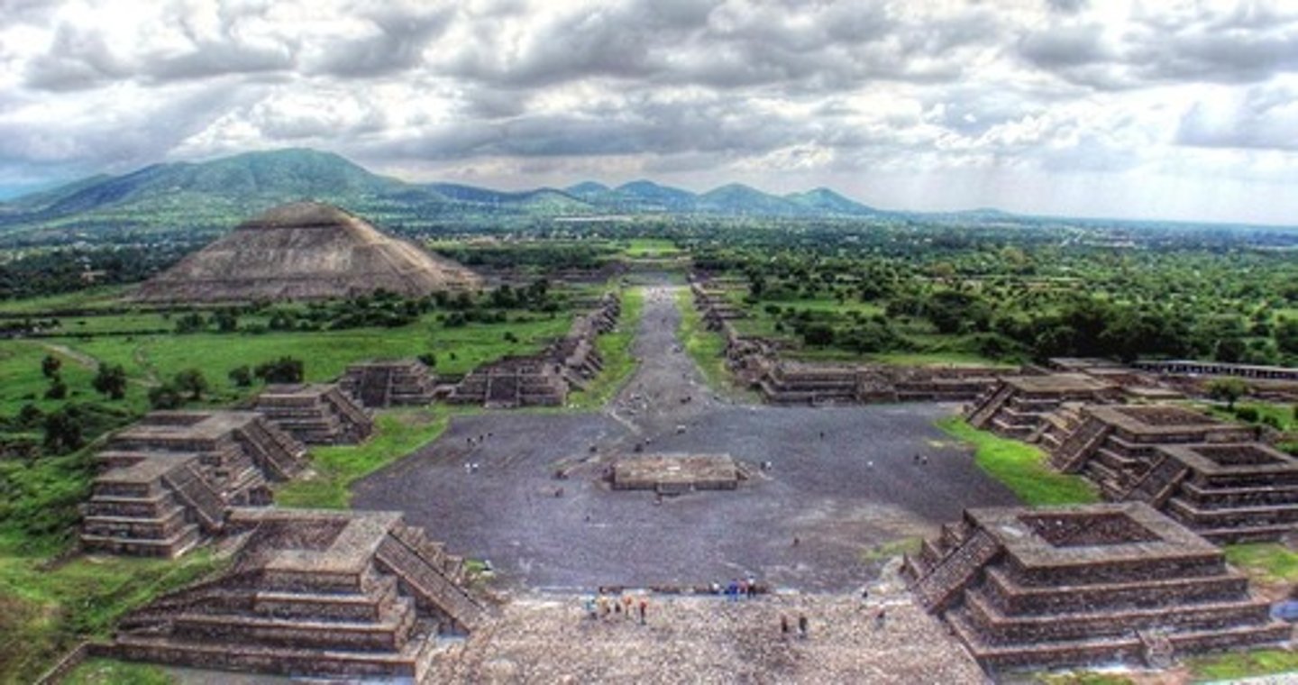 <p>Translates to mean "the home of the gods." The first major city in Mesoamerica. Falls in 800 AD.</p>