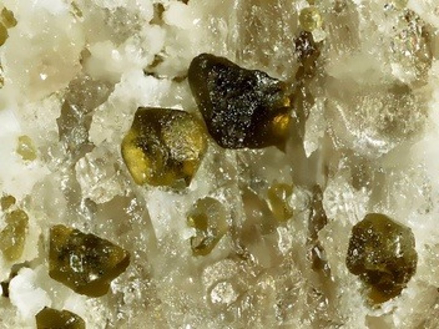 <p>Same structure with zincite.<br>Found in contact metamorphosed Mg-rich limestones.</p>