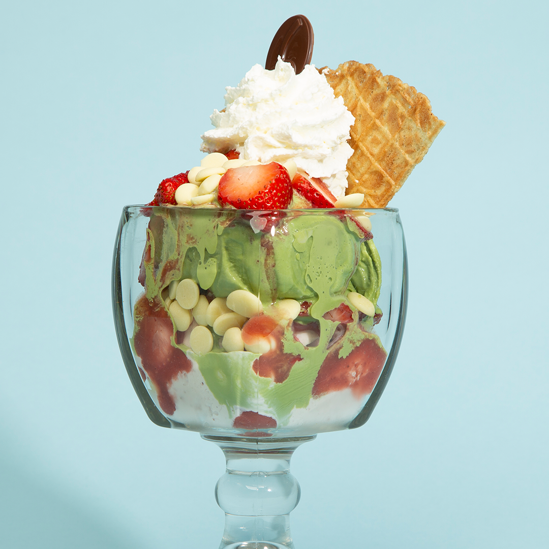 <p></p><ul><li><p>Matcha ice cream</p></li><li><p>Strawberry ice cream</p></li><li><p>Strawberries</p></li><li><p>Strawberry sauce</p></li><li><p>Vanilla sauce</p></li><li><p>Vanilla whip cream</p></li><li><p>White chocolate buttons</p></li></ul><p></p>