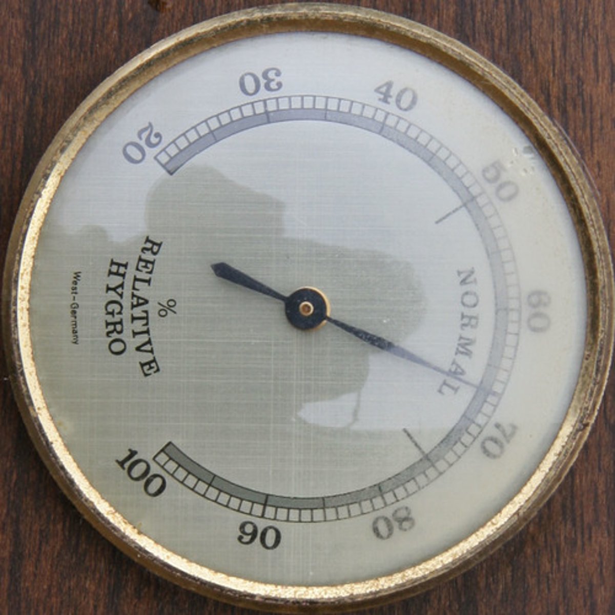 <p>An instrument for measuring the humidity of the air or a gas.***</p>
