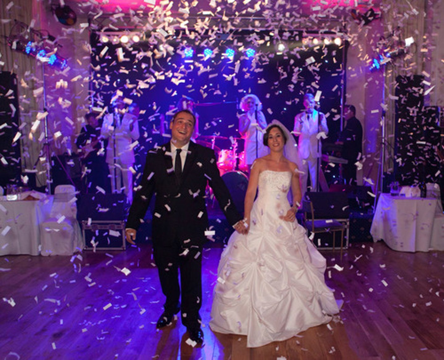 <p>party</p>
