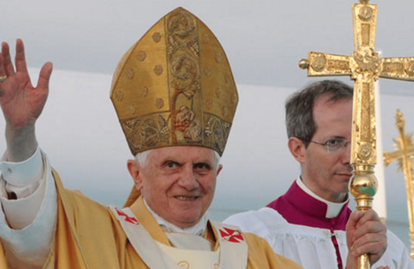 <p>hat worn by bishop</p><p>sign of authority</p>