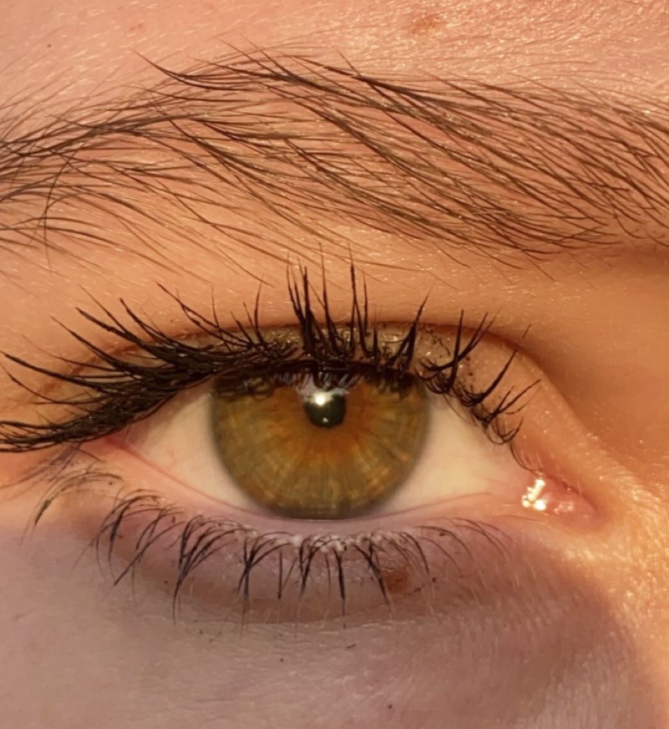 <p>hazel eyes</p>