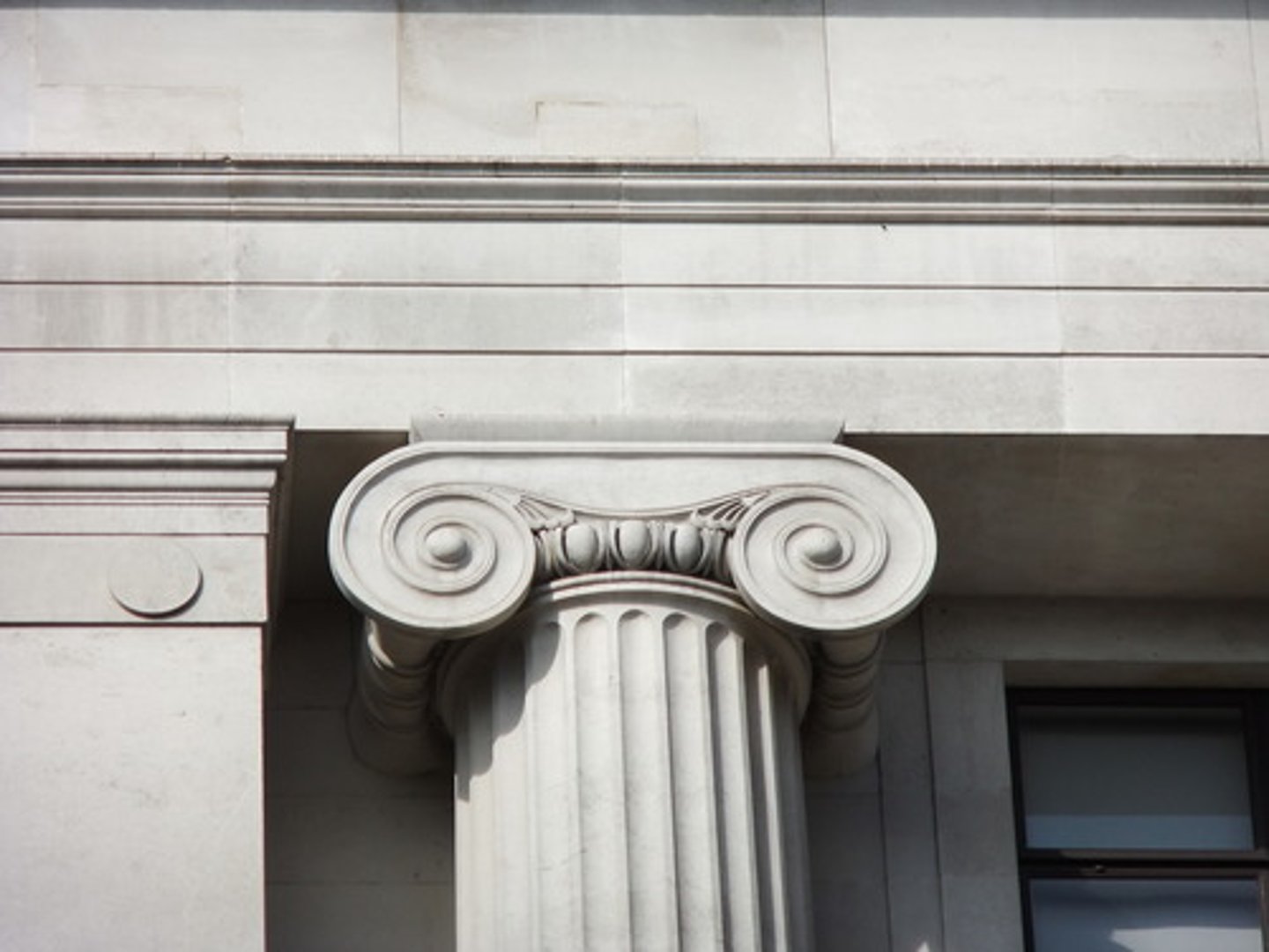 <p>This is a Greek column with short, fluted shafts and scroll-like decorations on its capital.</p>