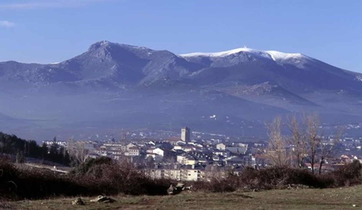 <p>sierra, mountain range</p>