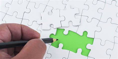 <p><strong>to complete a form or document</strong><br><em>Fill in this form, please.</em></p>