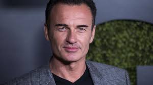 <p>Julian McMahon</p>