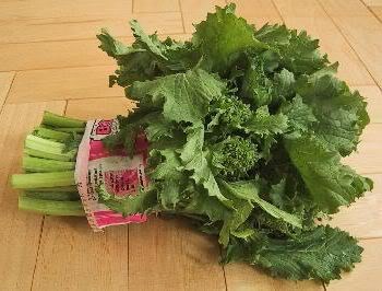 a structured stem with narrow leaves that come to points around each side.