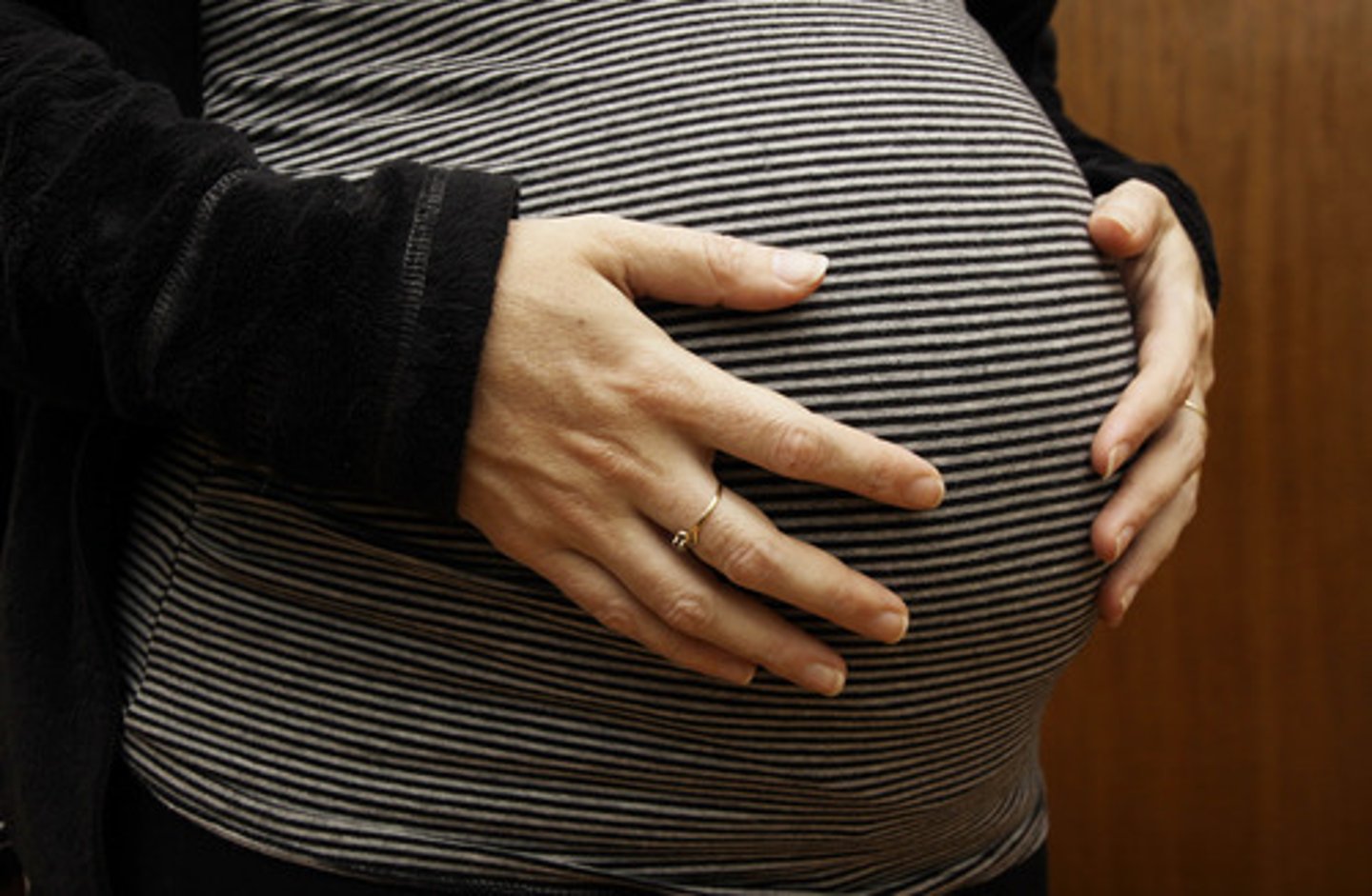 <p>to be pregnant</p>