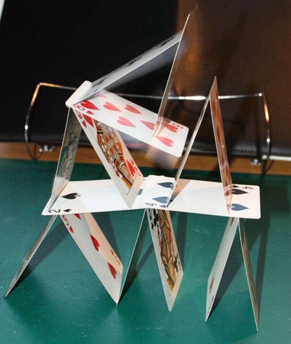 <p>たおれる</p><p>1. ngã, đổ</p><p>2. ngất</p><p>父ははたらきすぎて、倒れてしまった。</p><p>Bố tôi bị ngất đi vì làm việc quá sức.</p>