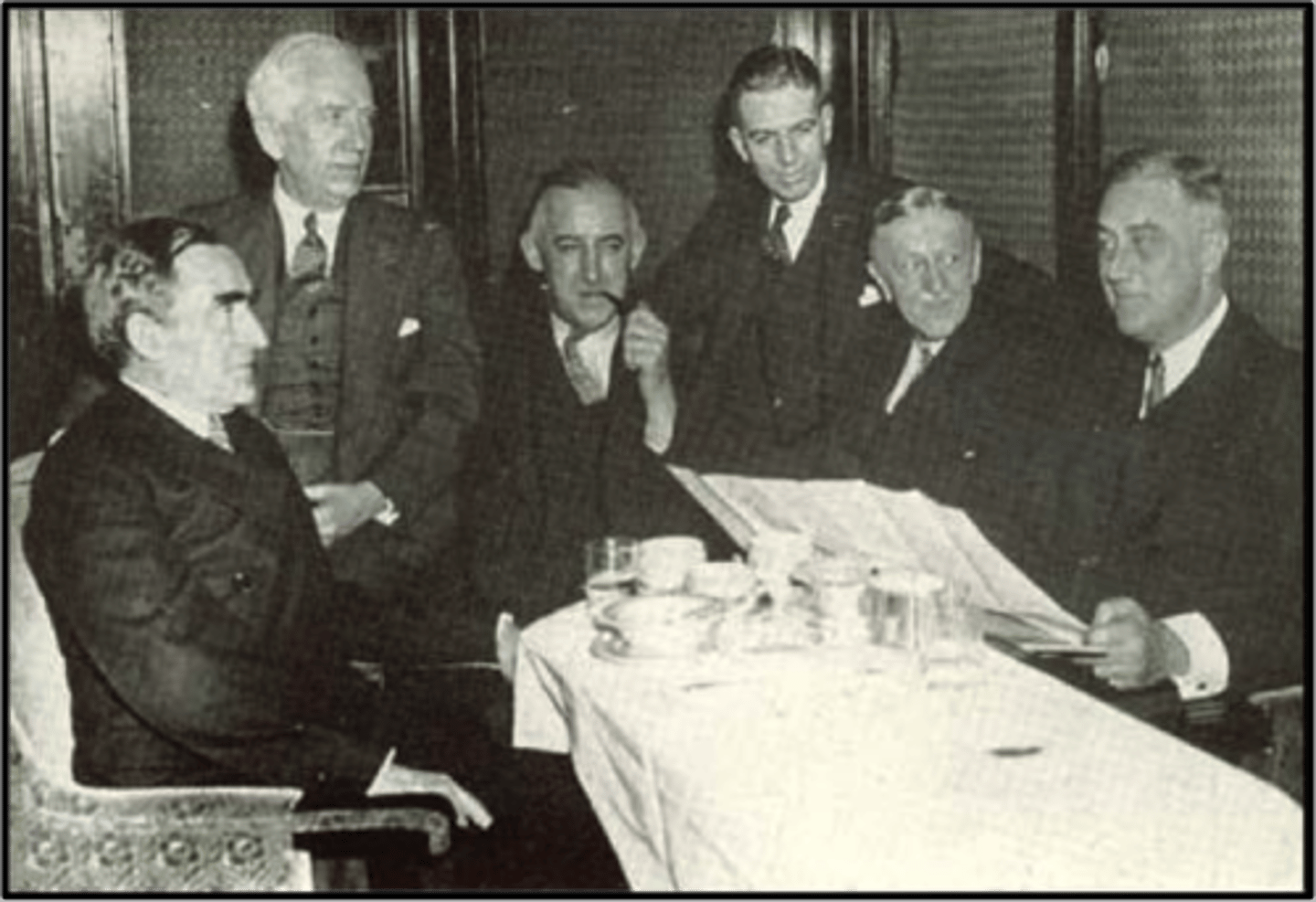 <p>a group of advisers who help Roosevelt restore the economy</p>