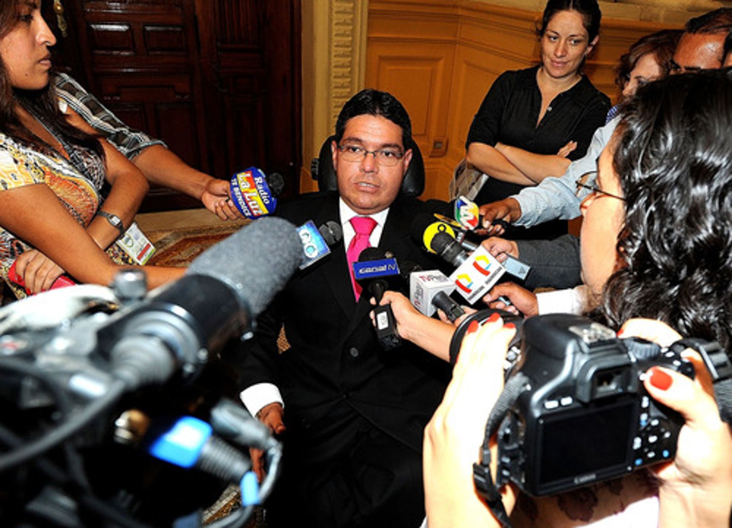 <p>profesión de periodista (journalism)</p><p>la comunicación, la información</p>