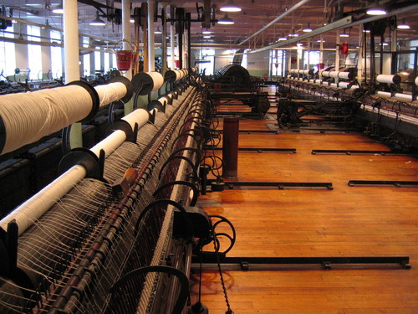 <p>the ________ industry</p><p>текстильный</p>