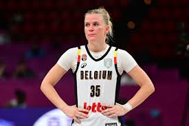 <p>Julie Vanloo</p>