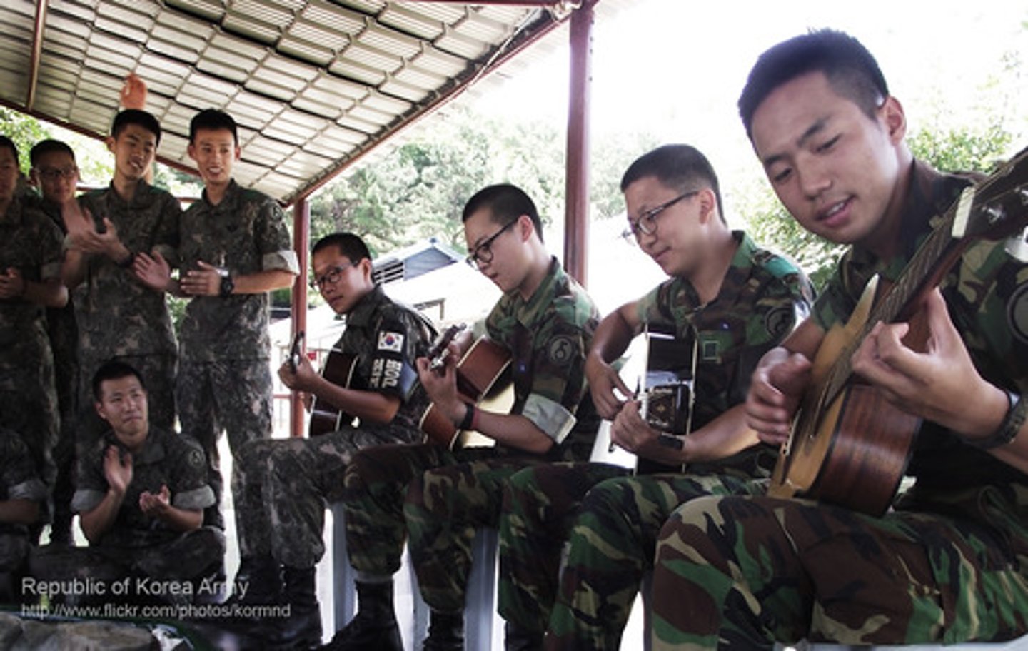 <p>câu lạc bộ</p>
