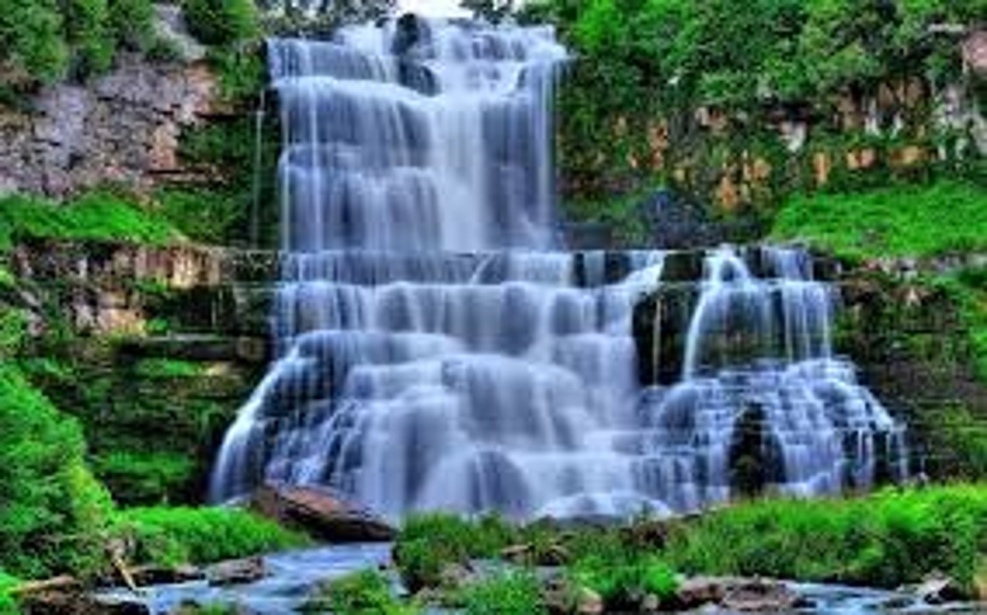<p>une cascade</p>