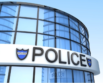 <p>A <strong>police station</strong> is the office of the police in a town or part of a city.</p><p><span>|pəˈliːs ˈsteɪʃ(ə)n|</span></p><p>Полицейский участок</p>