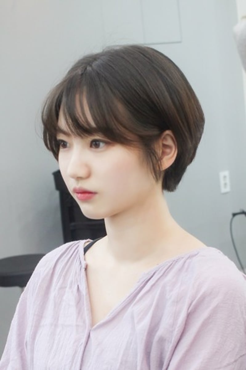 <p>tóc ngang vai/tóc tém</p>