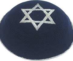 Musevi erkeklerin sinagogda veya dua esnasında kullandıkları küçük takkeye verilen isim.